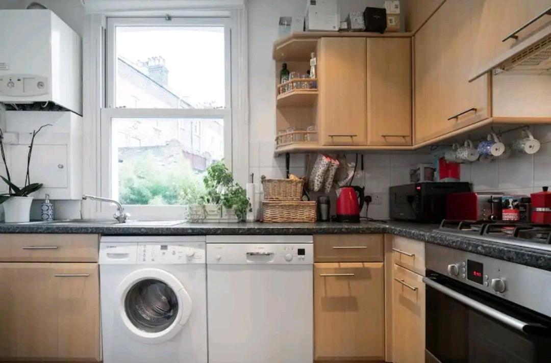 Stylish Room With Private Bath & Terrace In Super Central Clapham Junction Minutes From Victoria, Waterloo 런던 외부 사진