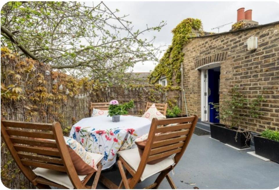 Stylish Room With Private Bath & Terrace In Super Central Clapham Junction Minutes From Victoria, Waterloo 런던 외부 사진
